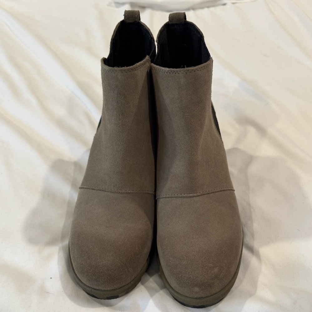NWOB Sorel olive Suede EVIE Ankle Boots